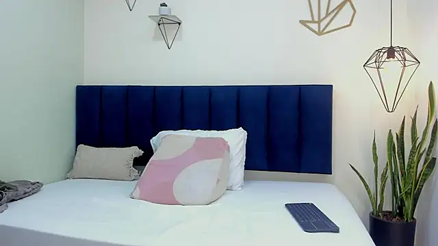 mayaevansmg online show from 20, 2, 2026