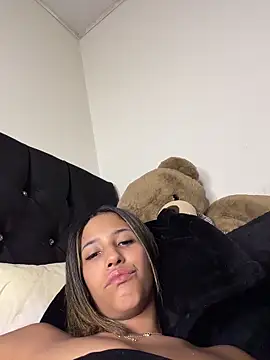 Snapshot of vicky_bass_ chatting on 2, 6, 2026 vicky bass online show from 2, 6, 2026