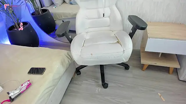 iim Cloe online show from 10, 4, 2026