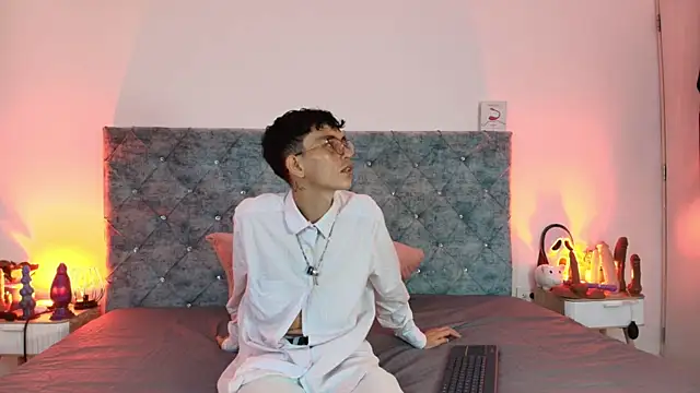 Hari Andre  online show from 7, 1, 2026