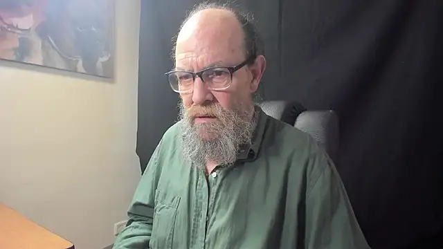 Snapshot of Uncle_Hottie chatting on 2, 2, 2026 Uncle Hottie online show from 2, 2, 2026