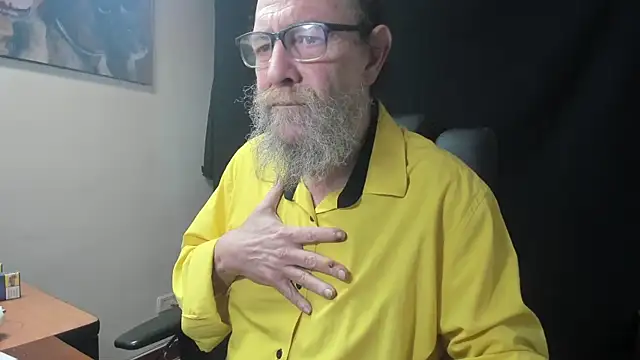 Snapshot of Uncle_Hottie chatting on 5, 2, 2026 Uncle Hottie online show from 5, 2, 2026