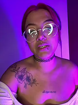 Snapshot of queen_of_you_heart chatting on 8, 2, 2026 queen of you heart online show from 8, 2, 2026