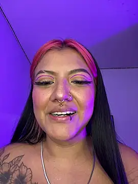 Snapshot of queen_of_you_heart chatting on 4, 8, 2026 queen of you heart online show from 4, 8, 2026