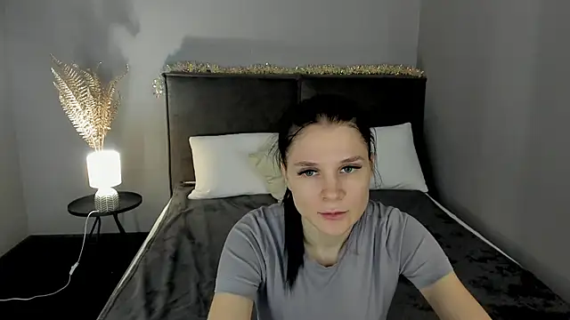 Snapshot of SkinyJoys chatting on 3, 2, 2026 SkinyJoys online show from 3, 2, 2026