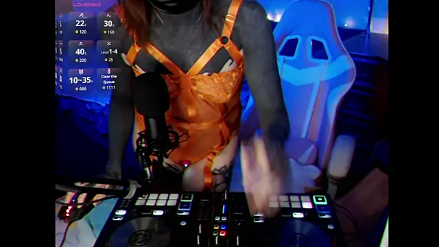 Gloomy Suemi online show from 4, 4, 2026