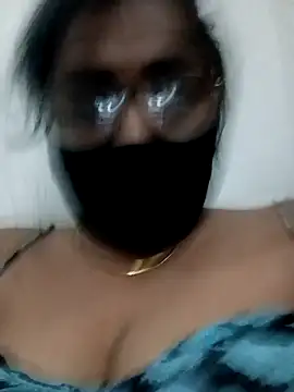 Snapshot of Queen-hot- chatting on 10, 4, 2026 Queen-hot- online show from 10, 4, 2026