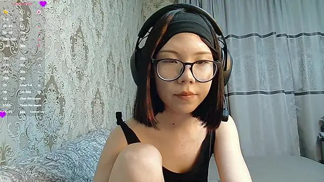 AprilOnilll online show from 10, 4, 2026