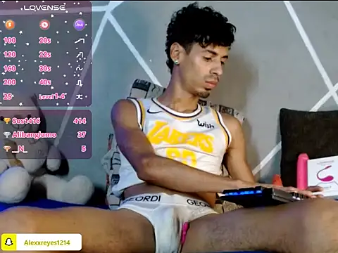 Snapshot of alexx_23cm chatting on 23, 5, 2026 alexx 23cm online show from 23, 5, 2026