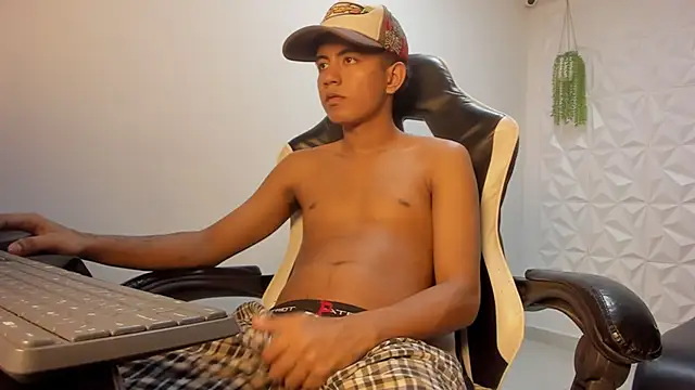 Alluringangel23 online show from 10, 1, 2026