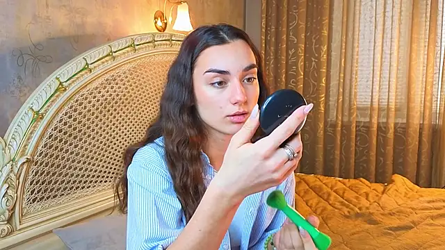 Snapshot of MinnaShummon chatting on 12, 1, 2026 MinnaShummon online show from 12, 1, 2026