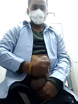 Snapshot of your_hot_dady chatting on 5, 1, 2026 your hot dady online show from 5, 1, 2026