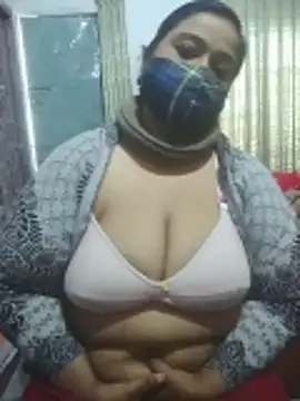 Snapshot of momo_loves chatting on 2, 2, 2026 momo loves online show from 2, 2, 2026