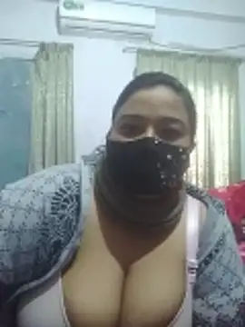 Snapshot of momo_loves chatting on 4, 2, 2026 momo loves online show from 4, 2, 2026