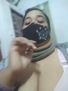 Snapshot of momo_loves chatting on 6, 2, 2026 momo loves online show from 6, 2, 2026