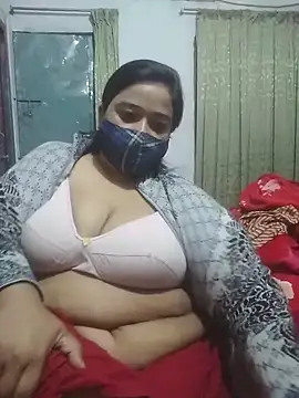 Snapshot of momo_loves chatting on 18, 2, 2026 momo loves online show from 18, 2, 2026