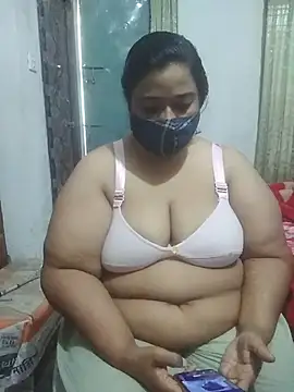 Snapshot of momo_loves chatting on 20, 2, 2026 momo loves online show from 20, 2, 2026