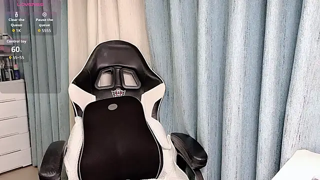 Snapshot of LuLu-lll chatting on 12, 2, 2026 LuLu-lll online show from 12, 2, 2026