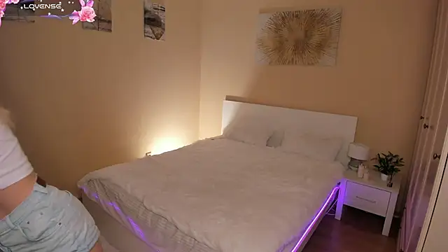 SweetNova  online show from 18, 4, 2026