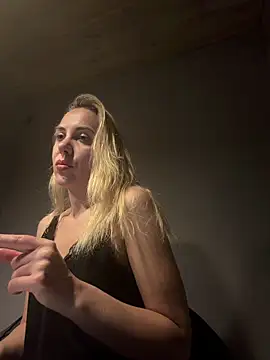 Snapshot of ElenaWhitmore chatting on 9, 6, 2026 ElenaWhitmore online show from 9, 6, 2026