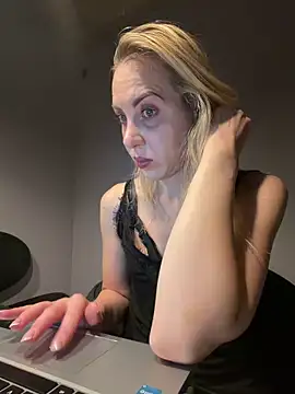 Snapshot of ElenaWhitmore chatting on 10, 6, 2026 ElenaWhitmore online show from 10, 6, 2026