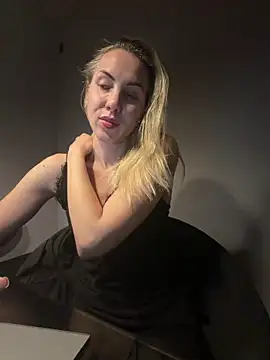 Snapshot of ElenaWhitmore chatting on 12, 6, 2026 ElenaWhitmore online show from 12, 6, 2026