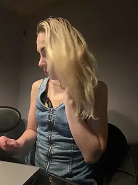 Snapshot of ElenaWhitmore chatting on 15, 6, 2026 ElenaWhitmore online show from 15, 6, 2026