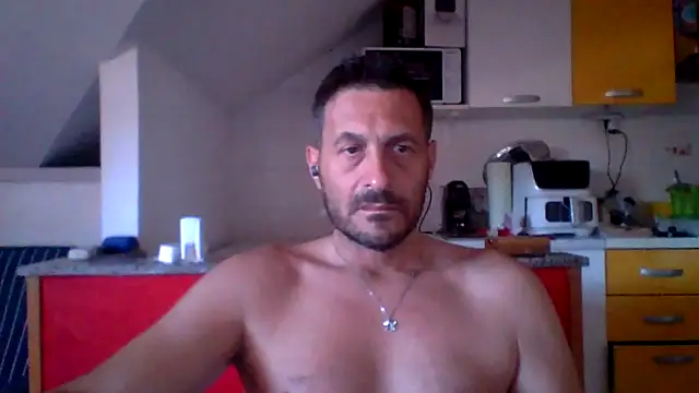 Snapshot of colosone chatting on 4, 6, 2026 colosone online show from 4, 6, 2026