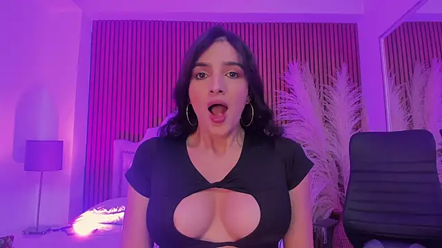 Snapshot of Violett_hott_ chatting on 2, 2, 2026 Violett hott online show from 2, 2, 2026