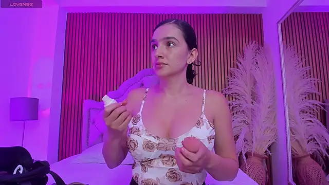 Snapshot of Violett_hott_ chatting on 21, 2, 2026 Violett hott online show from 21, 2, 2026