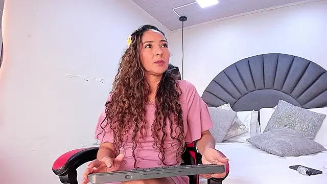 BiancaFords online show from 5, 3, 2026