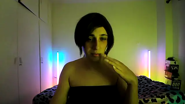 HoneyValentine online show from 2, 4, 2026