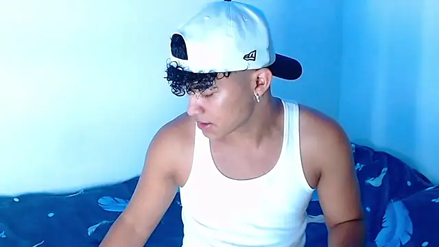 Snapshot of jamescurly00 chatting on 2, 2, 2026 jamescurly00 online show from 2, 2, 2026