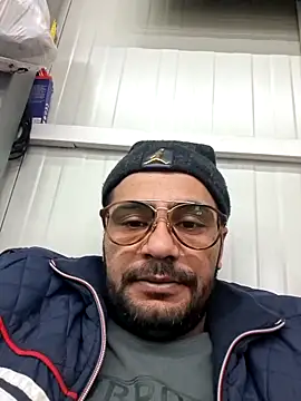Snapshot of julian-112 chatting on 27, 2, 2026 julian-112 online show from 27, 2, 2026