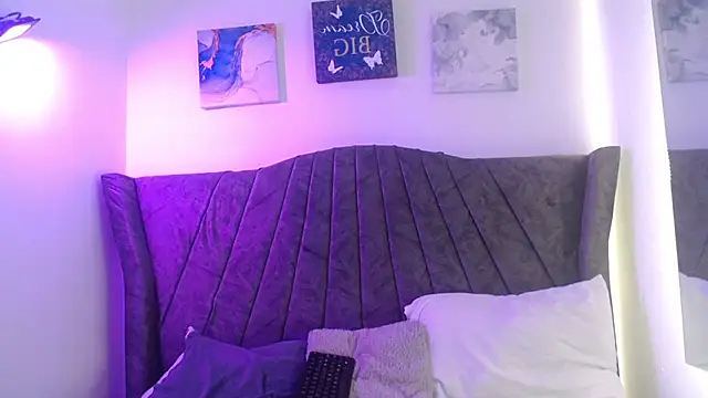 Angel adrien online show from 13, 4, 2026