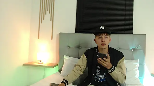 Snapshot of johnny_blake_ chatting on 3, 2, 2026 johnny blake online show from 3, 2, 2026