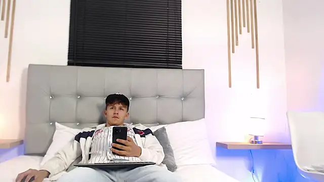 Snapshot of johnny_blake_ chatting on 6, 2, 2026 johnny blake online show from 6, 2, 2026