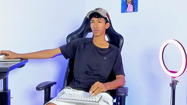 Snapshot of neitan_miller_ chatting on 4, 6, 2026 neitan miller online show from 4, 6, 2026