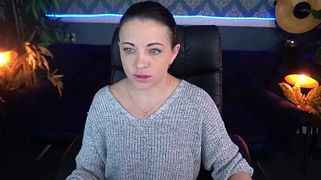 Dafni Monn online show from 29, 11, 2025