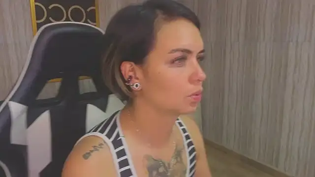 Snapshot of zarcasutra_t chatting on 2, 2, 2026 zarcasutra t online show from 2, 2, 2026