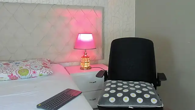 Snapshot of TinyRosee chatting on 5, 2, 2026 TinyRosee online show from 5, 2, 2026