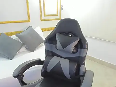 Snapshot of bella_fernand chatting on 2, 2, 2026 bella fernand online show from 2, 2, 2026