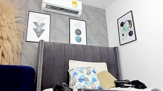 Anikka Albrite  online show from 16, 1, 2026