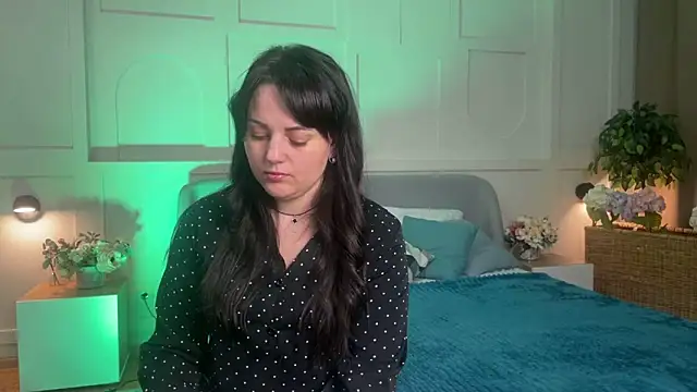  SilkyShadow  online show from 7, 4, 2026