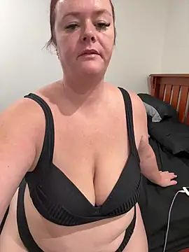 carinabro10 online show from 19, 4, 2026