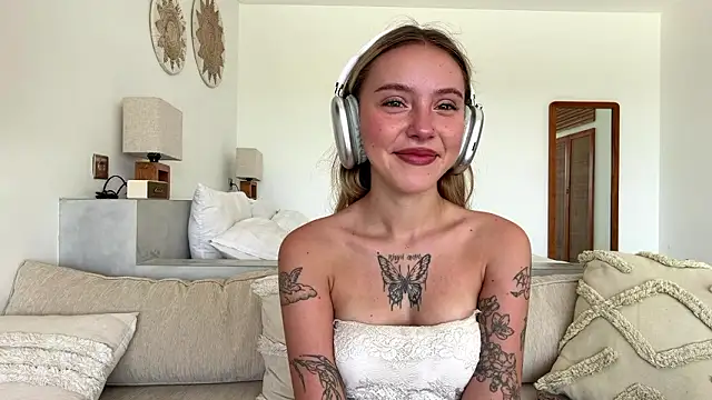 Snapshot of MartinaDeoliveira chatting on 6, 2, 2026 MartinaDeoliveira online show from 6, 2, 2026