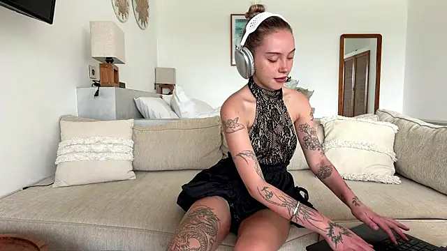 Snapshot of MartinaDeoliveira chatting on 21, 2, 2026 MartinaDeoliveira online show from 21, 2, 2026