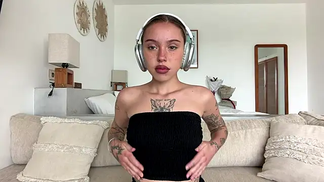 Snapshot of MartinaDeoliveira chatting on 22, 2, 2026 MartinaDeoliveira online show from 22, 2, 2026