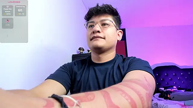 Snapshot of Theo_Rowan chatting on 10, 1, 2026 Theo Rowan online show from 10, 1, 2026