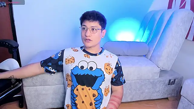 Snapshot of Theo_Rowan chatting on 13, 2, 2026 Theo Rowan online show from 13, 2, 2026